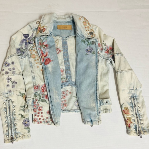 BLANK NYC WOMEN’S Unique Floral  Embroidered Jean Long Sleeve Jacket 
    SIZE M - Picture 4 of 16